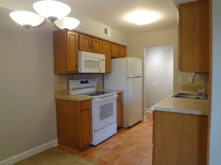929 Casey Ct #6 — Photo 8