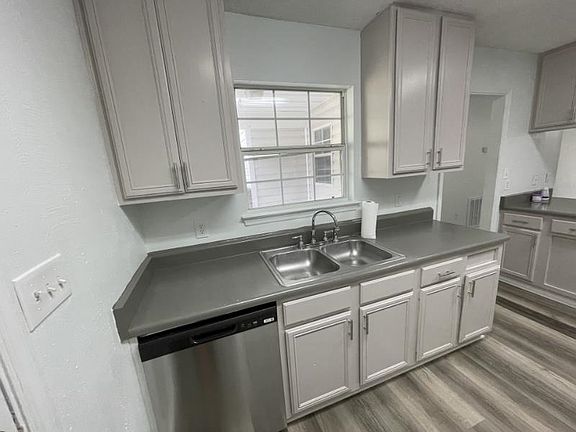 4th image of 1921 Maymeadow Ln