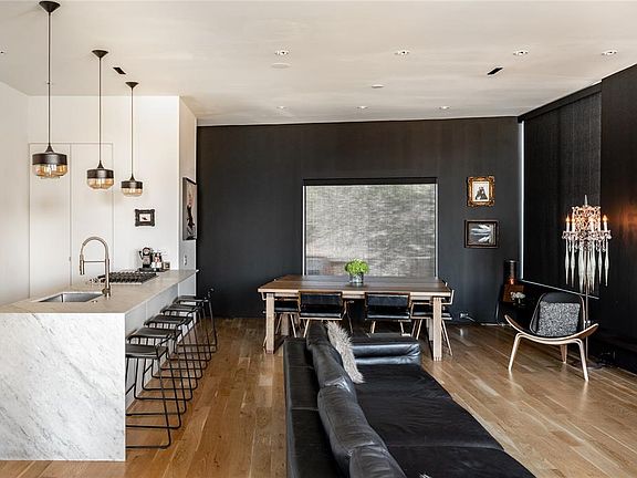 5th image of 2422 N Carroll Ave #1