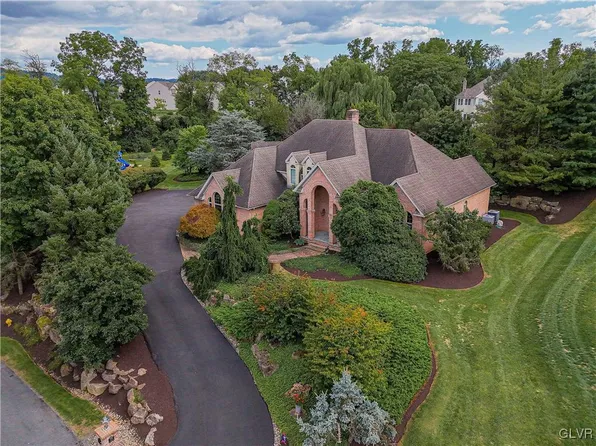 3190 Sheffield Dr, Emmaus, PA 18049