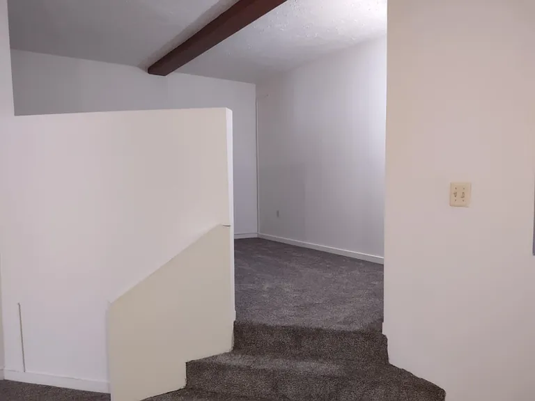 Marlboro Classic Apt & Redwood Square — Photo 45