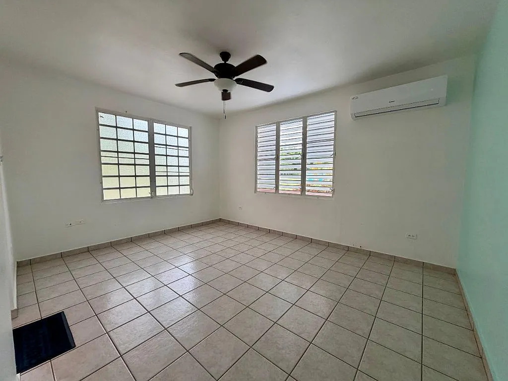 3 bed, 1.0 bath, 1200 sqft, $1,500 — Photo 3