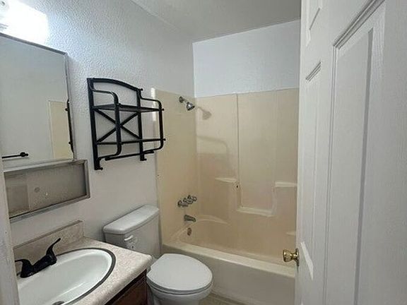 4th image of 20140 Park Rd APT D