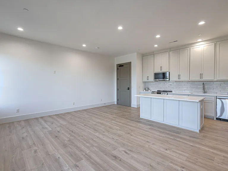 1025 Southwalk Dr — Photo 37