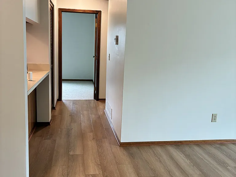 560 Executive Blvd — Photo 12