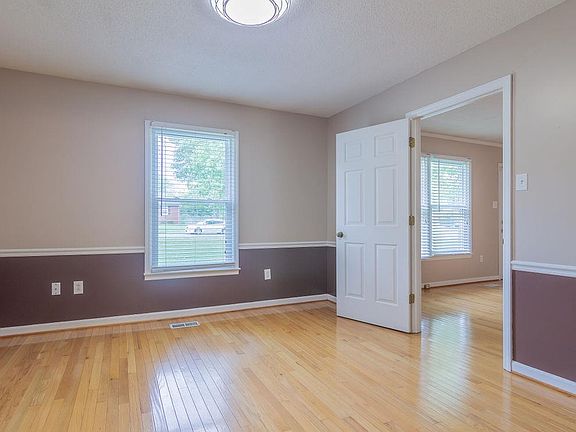 5th image of 157 Hickory Hills Dr