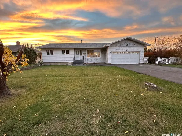 110 Railway Avenue, Rosthern, SK S0K 3R0