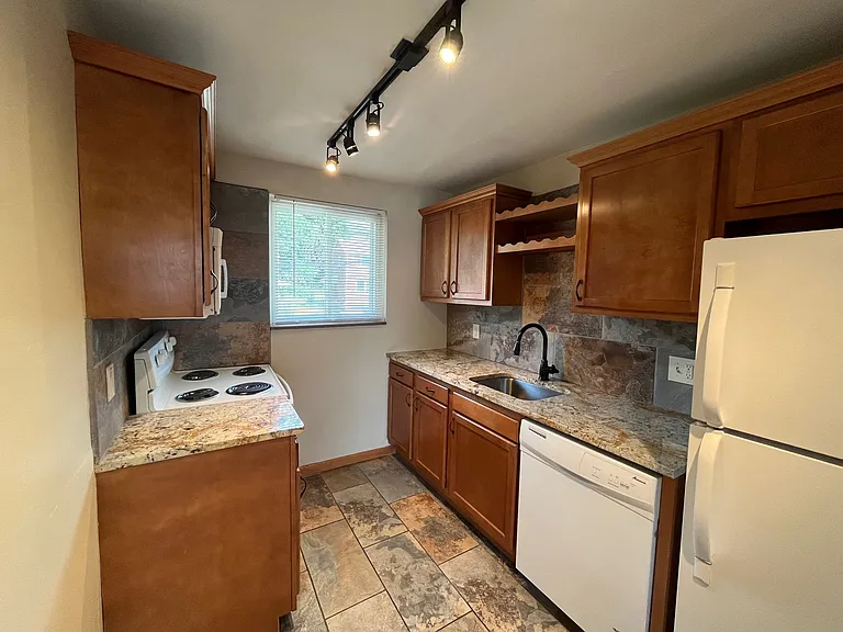 140 Lacrosse St #B3 — Photo 1