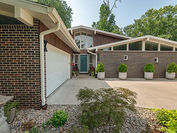 4th image of 2266 E Sunset Street