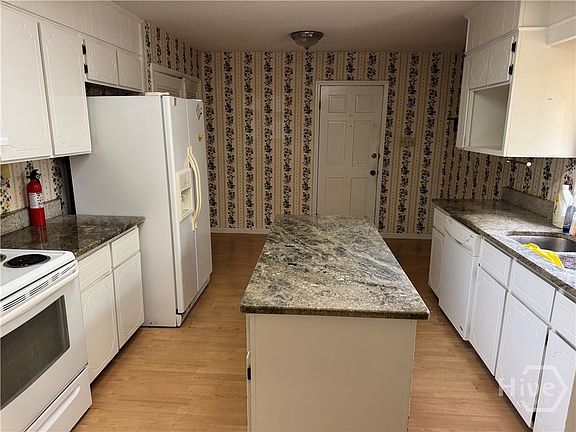 2nd image of 2 Moss Pointe Court