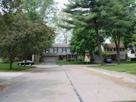 Exterior Neighborhood (street photo)