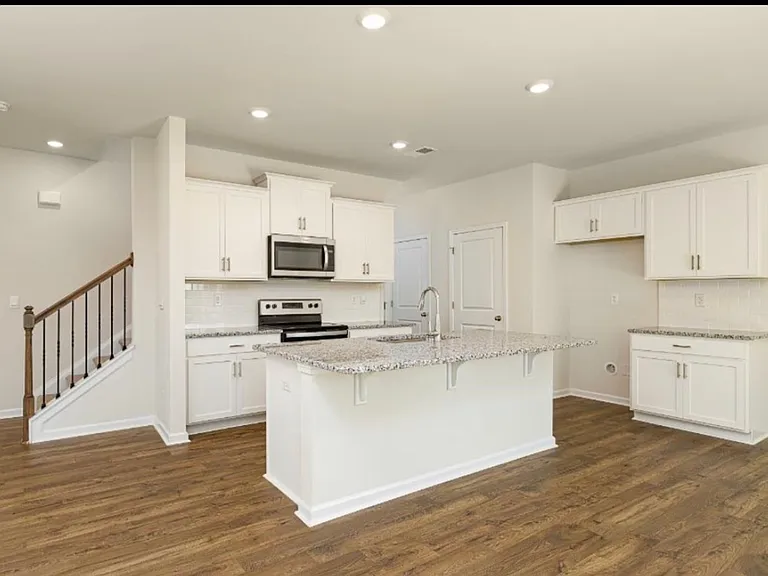 1361 37th Avenue Ln NE — Photo 2