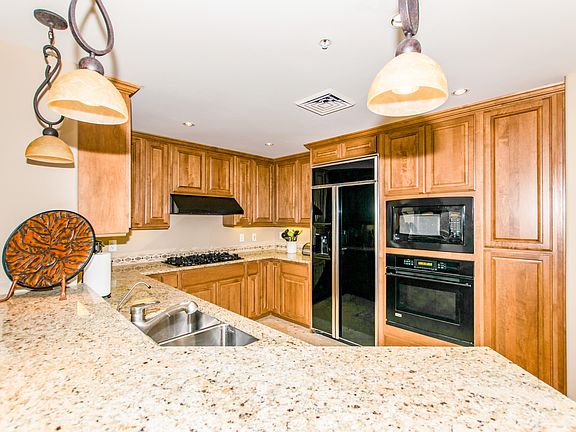 3rd image of 15802 N 71st St Unit 204