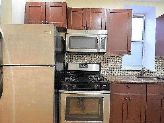 2nd image of 709 De Kalb Ave #34