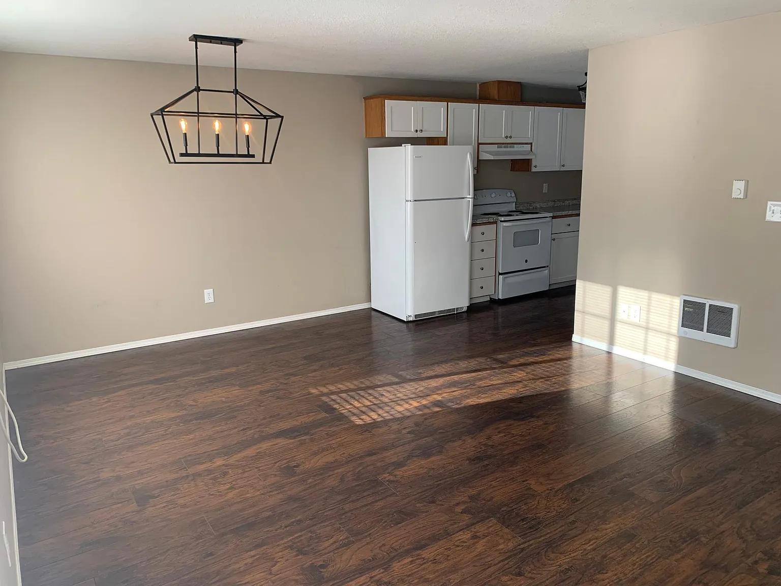 1 bed, 800 sqft, $1,300 — Photo 2