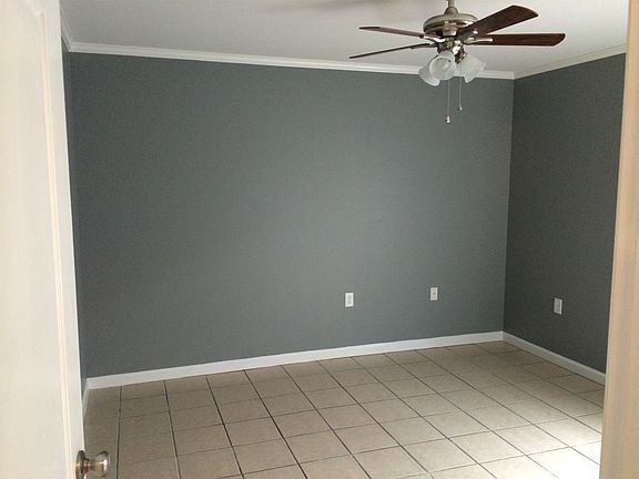 3rd image of 122 Charlotte St #B