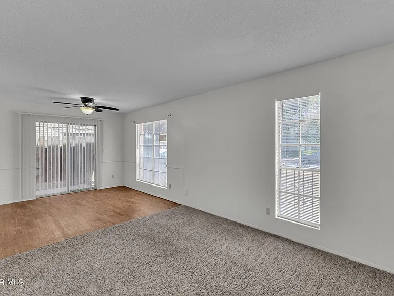 10537 Gran Cima Ln #D — Photo 4