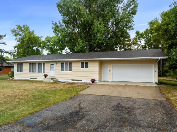 6630 16th Ave NW, Minot, ND 58703