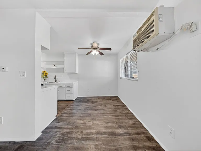 10736 Magnolia Blvd — Photo 15