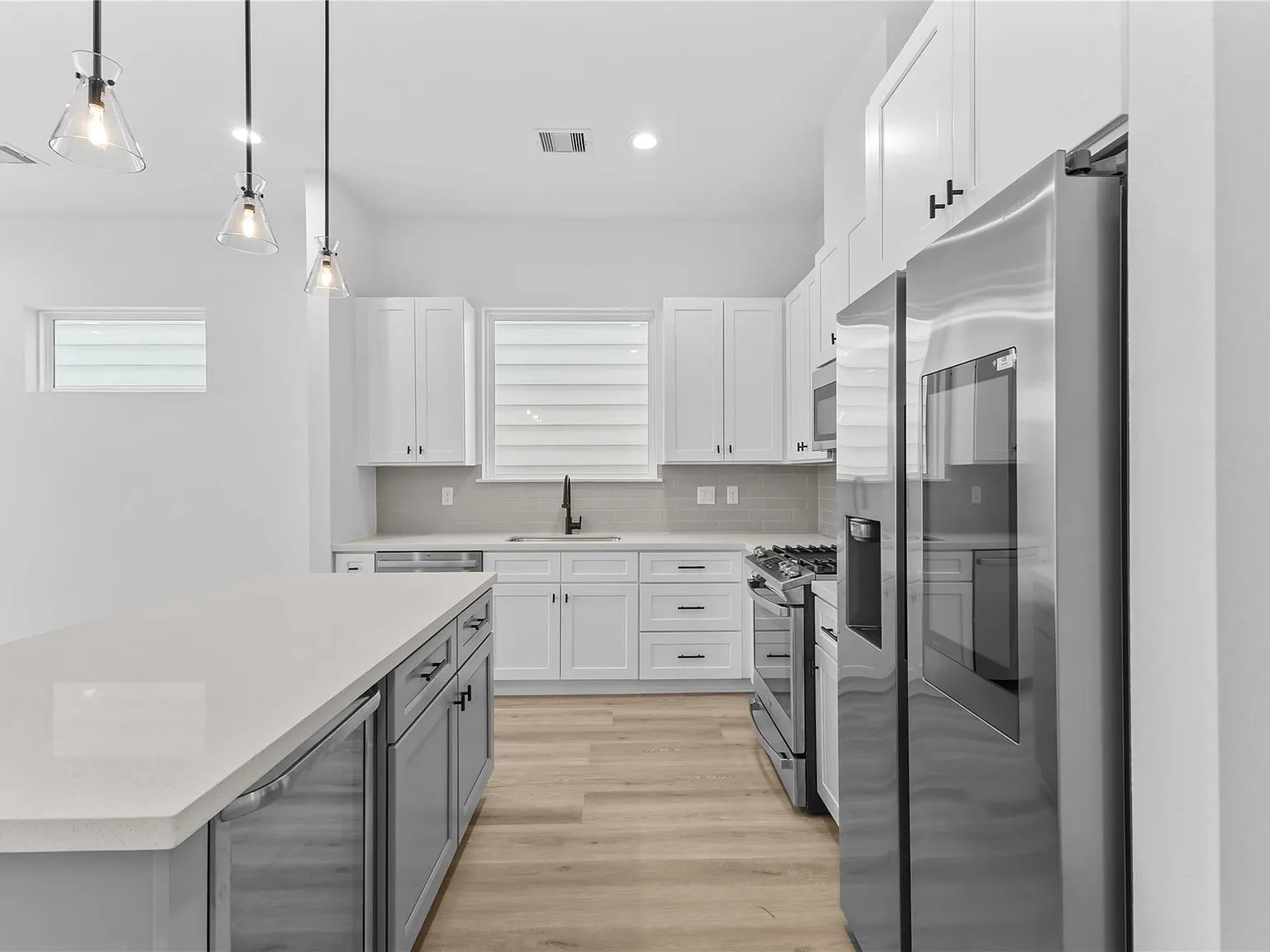 3 bed, 3.5 bath, 1807 sqft, $2,700 — Photo 3