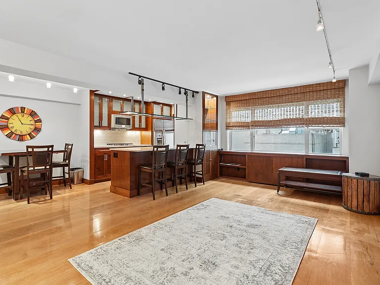 100 W 57th St #6R — Photo 3