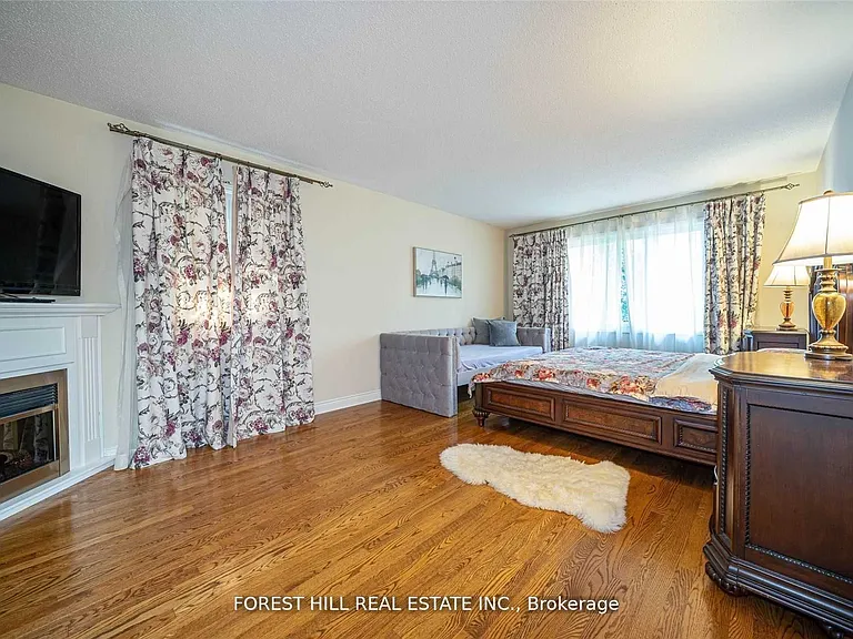 54 Pennock Cres — Photo 18