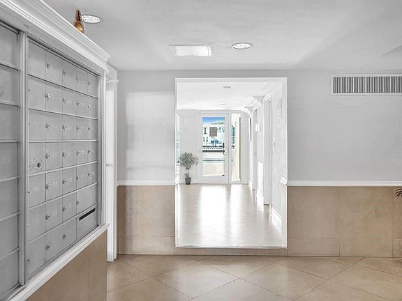5th image of 303 N Riverside Drive #906