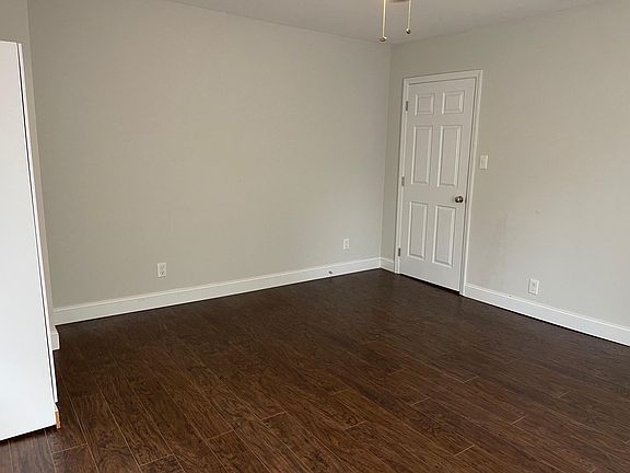 3rd image of 420 Maple St W #5