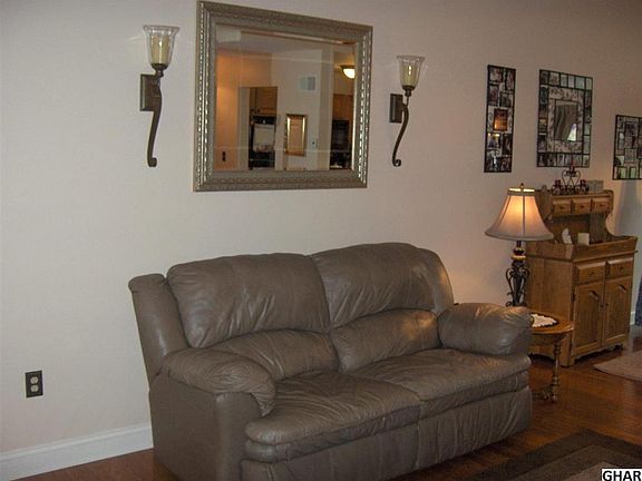 3rd image of 433 Alexandria Ct