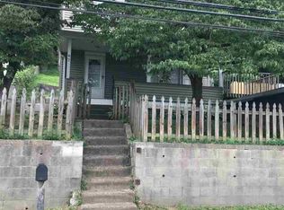 827 Riverside Rd, Ceredo, WV 25507