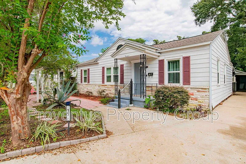 3 bed, 1.0 bath, 1520 sqft, $1,900 — Photo 1