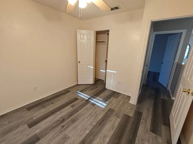 1423 Lakeshore Dr — Photo 16