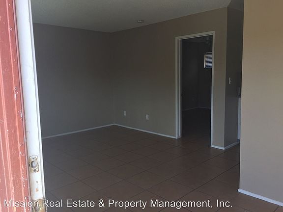 3rd image of 2521 Bishop Dr APT I