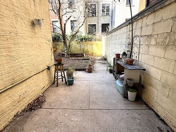4th image of 342 W 88th St APT B