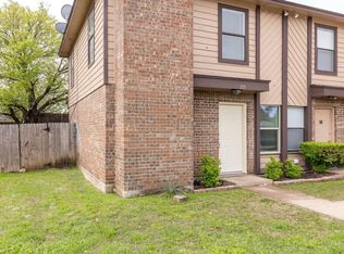 213 Cambridge Dr, Saginaw, TX 76179
