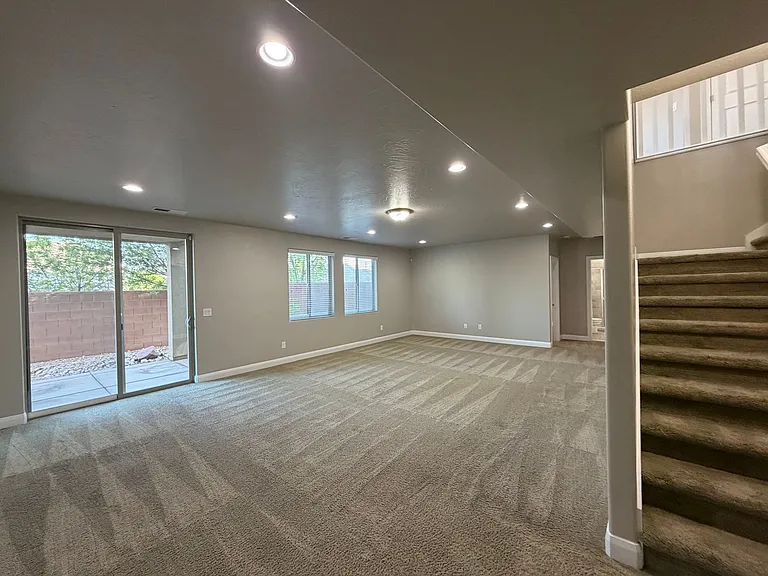 469 E Barcelona Dr — Photo 22