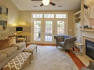 2 bed, 2.5 bath, 2100 sqft, $2,200 — Photo 2