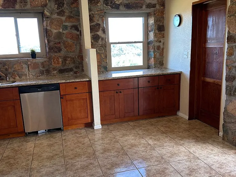 3264 Holly Way — Photo 9