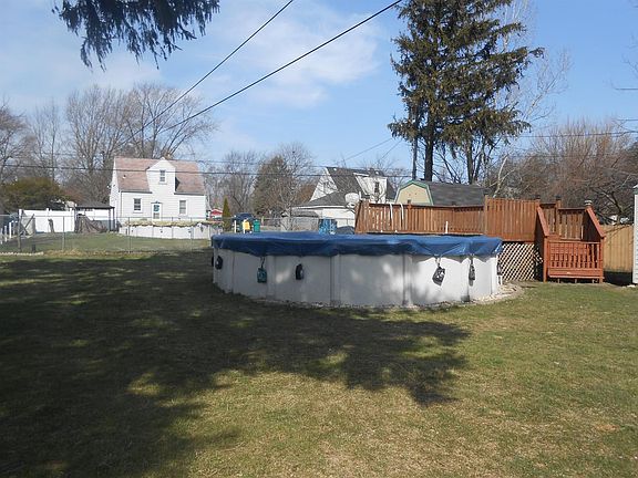 5th image of 8220 Taft St