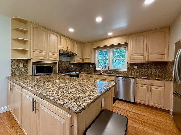 832 Cathedral Dr — Photo 19