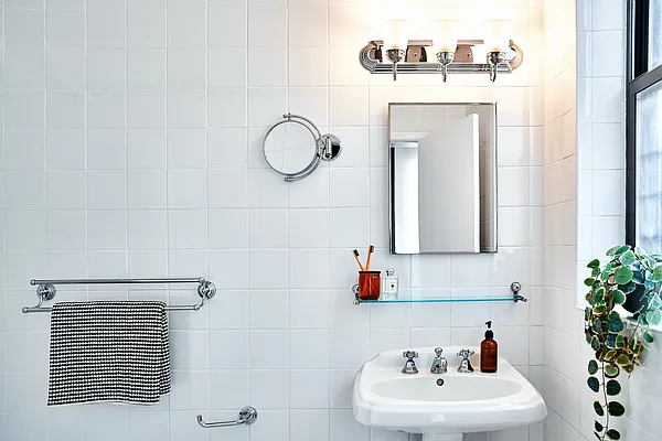 Rented by Herald Towers LLC | media 18