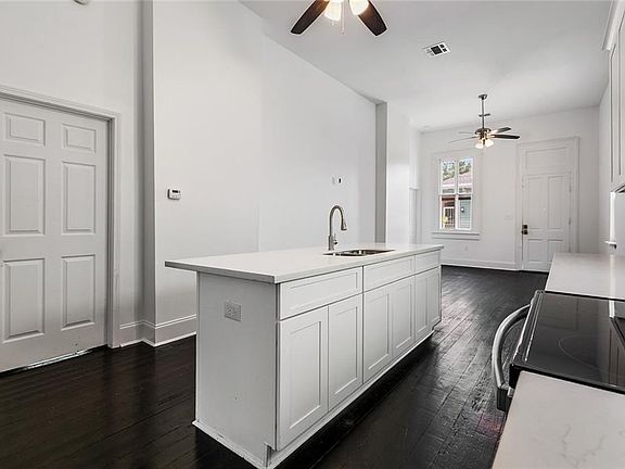 4th image of 1337 Touro St