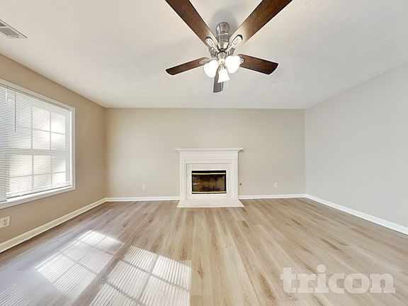 3rd image of 75 Christopher Dr