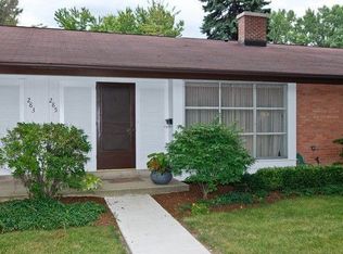 285 Crestwood Vlg, Northfield, IL 60093