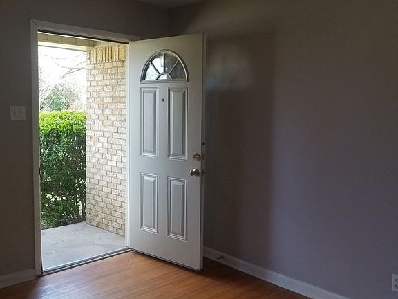3rd image of 2903 Willow Park St