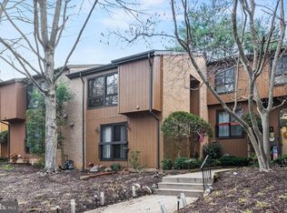 9060 Blarney Stone Dr, Springfield, VA 22152