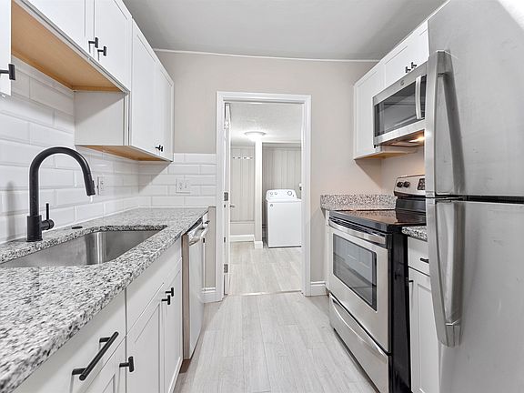 5th image of 20237 Midway Ave