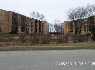 502 W Huntington Commons Rd APT 241, Mount Prospect, IL 60056