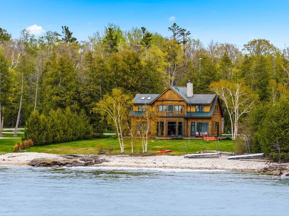 932 Cottage Rd, Ellison Bay, WI 54210
