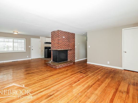 3rd image of 213 Ironwood Dr